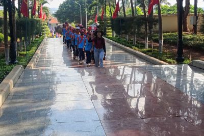 RỰC RỠ VÀ Ý NGHĨA: HÀNH TRÌNH TRẢI NGHIỆM THỰC TẾ ĐẦY THÚ VỊ CỦA HỌC SINH TRƯỜNG TIỂU HỌC Y NUÊ